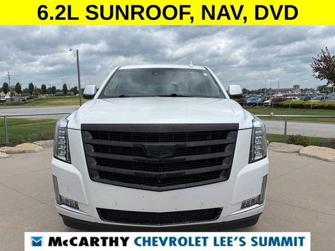 Used 2016 Cadillac Escalade ESV Luxury AWD/4WD image 3