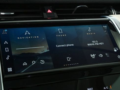 Used 2023 Land Rover Discovery Sport SE image 14