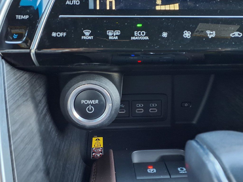 Certified 2023 Toyota Venza XLE AWD/4WD image 12