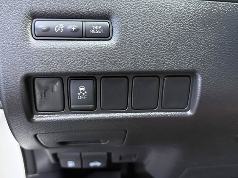 Used 2018 Nissan Murano SV AWD/4WD image 14