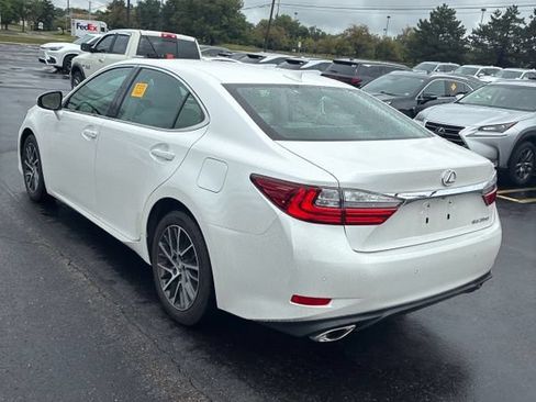 Used 2017 Lexus ES 350 w/ Luxury Package FWD image 3