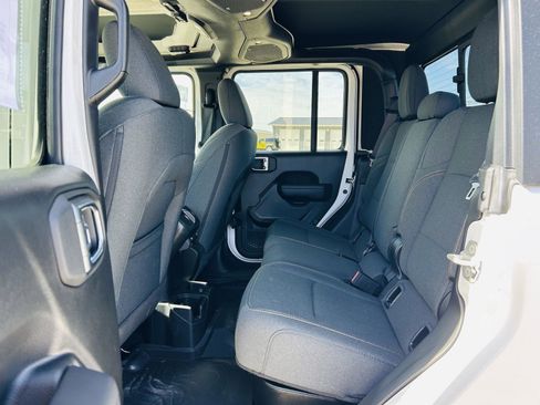 Used 2024 Jeep Gladiator Sport image 25