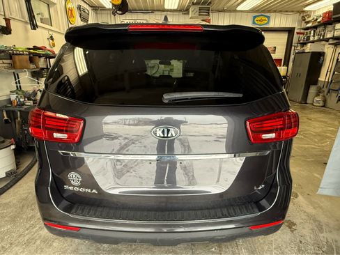 Used 2021 Kia Sedona LX image 5
