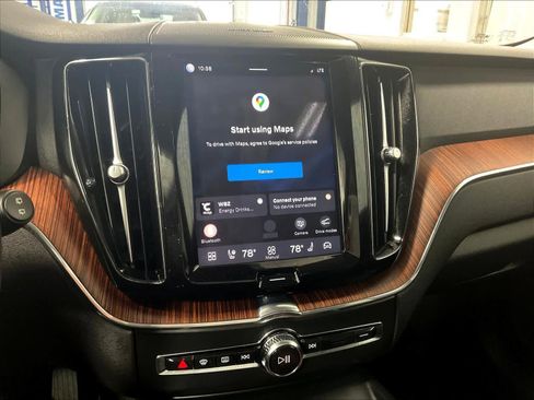 Used 2024 Volvo XC60 B5 Plus w/ Protection Package Premier image 19