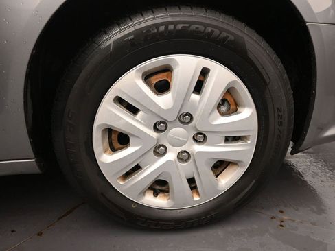 Used 2019 Dodge Grand Caravan SE w/ UConnect Hands-Free Group image 26