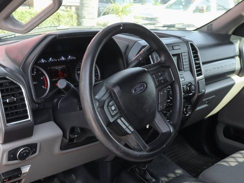 Used 2017 Ford F550 4x4 Regular Cab Super Duty image 22