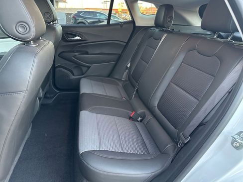 Used 2025 Chevrolet Trax LT image 36