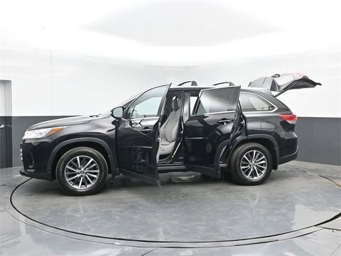Used 2019 Toyota Highlander XLE image 56