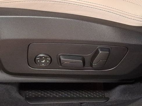 Used 2025 BMW X1 xDrive28i w/ Technology Package image 11