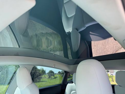Used 2023 Tesla Model Y Long Range AWD/4WD image 30