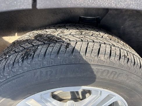 Used 2024 GMC Terrain SLE w/ Driver Convenience Package image 12