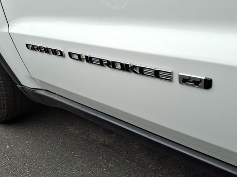 Used 2022 Jeep Grand Cherokee Limited AWD/4WD image 31