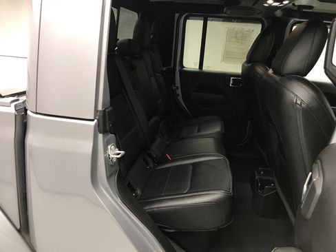 Used 2021 Jeep Gladiator Overland w/ Popular Equipment Package AWD/4WD image 24