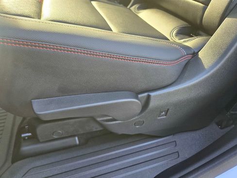 Used 2025 Chevrolet Traverse RS image 30