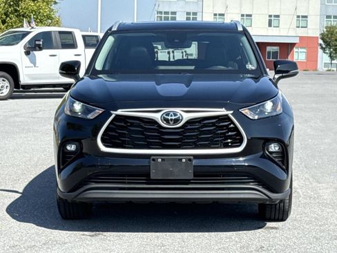 Used 2023 Toyota Highlander XLE image 28
