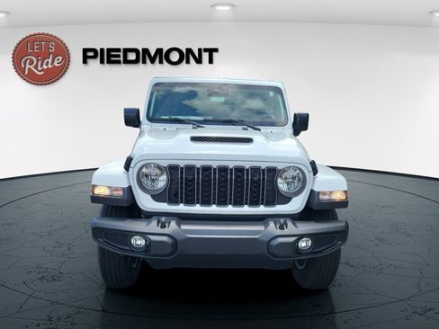 New 2025 Jeep Gladiator Sport AWD/4WD image 3