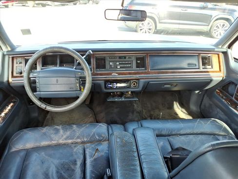 Used 1990 Lincoln Town Car Cartier image 18