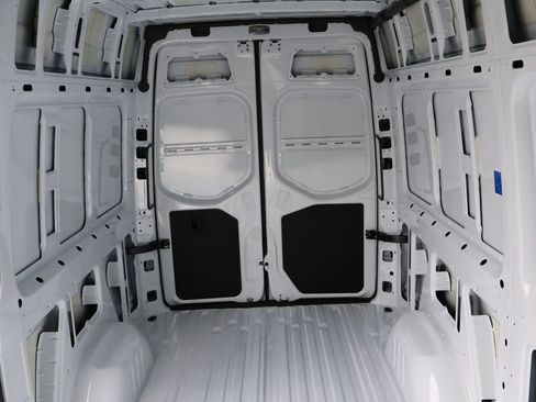Used 2025 Mercedes-Benz Sprinter 2500 image 14