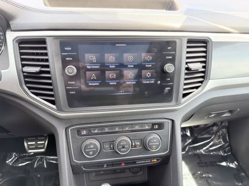Used 2021 Volkswagen Atlas Cross Sport SE w/ Panoramic Sunroof Package FWD image 30