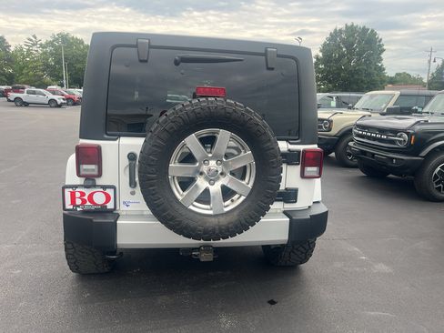 Used 2012 Jeep Wrangler Unlimited Sahara w/ Connectivity Group AWD/4WD image 8