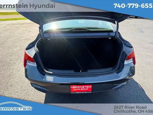 Used 2021 Hyundai Elantra SE FWD image 16