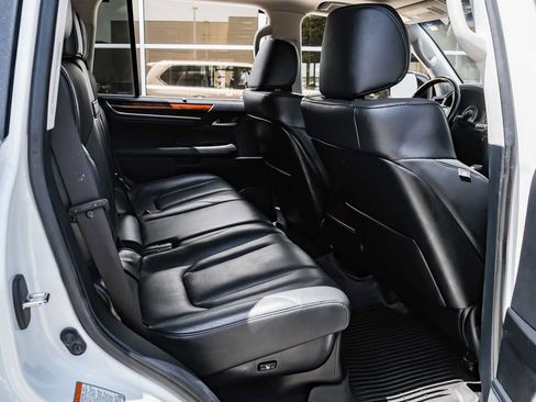 Used 2021 Lexus LX 570 4WD w/ Luxury Package image 37