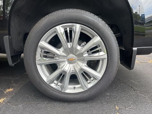 Used 2025 Chevrolet Silverado 1500 High Country AWD/4WD image 18
