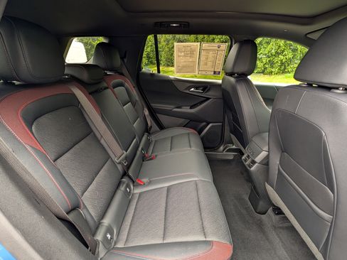 Used 2025 Chevrolet Equinox RS w/ Safety and Technology Package FWD image 32