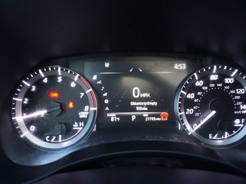 Used 2024 Toyota Highlander XLE FWD image 7