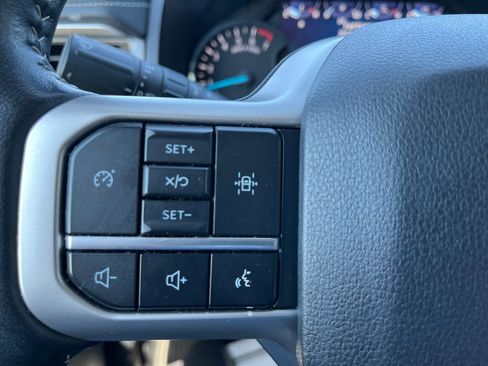 Used 2024 Ford Expedition XLT image 14