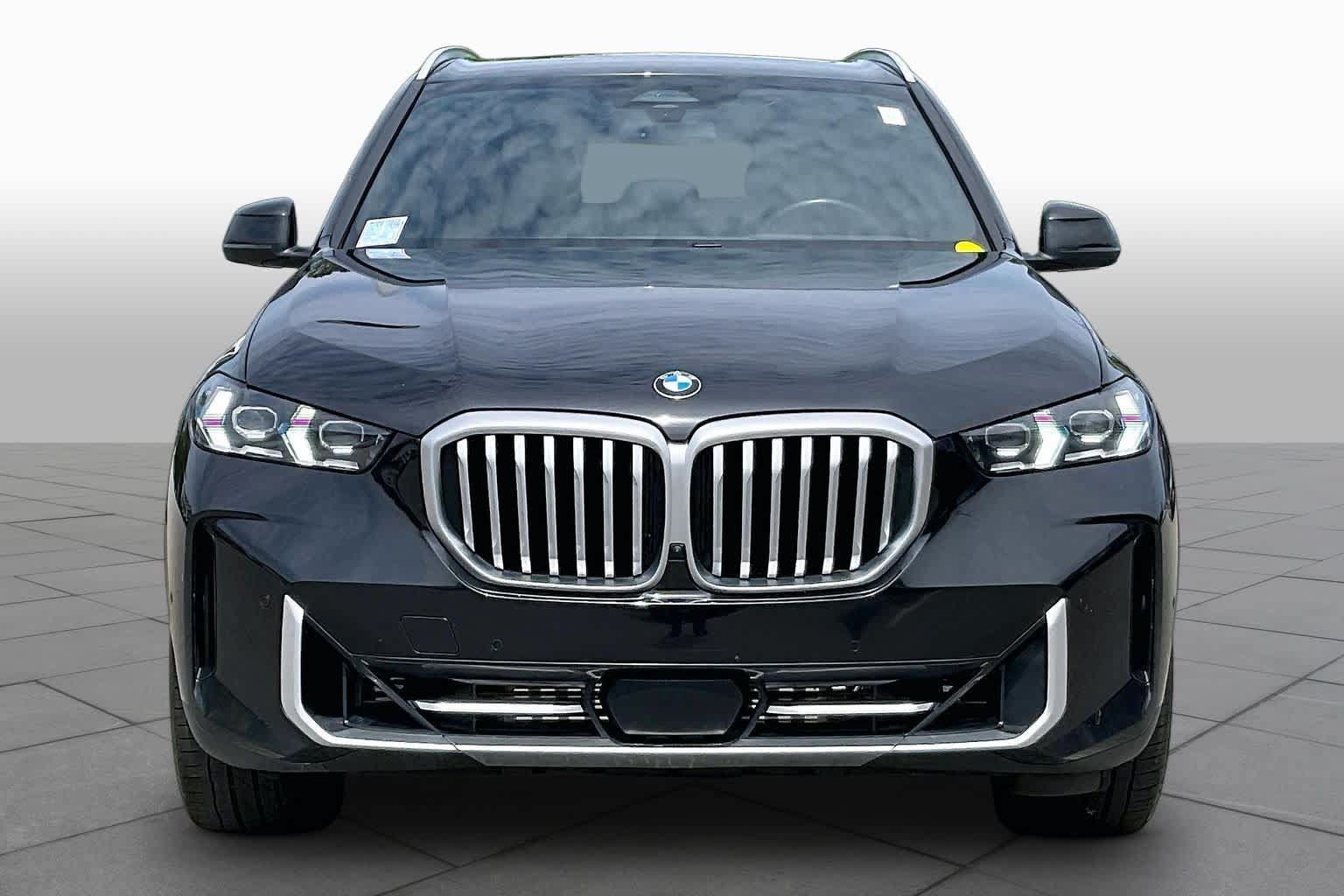 Used 2024 BMW X5 xDrive40i w/ Premium Package AWD/4WD image 3