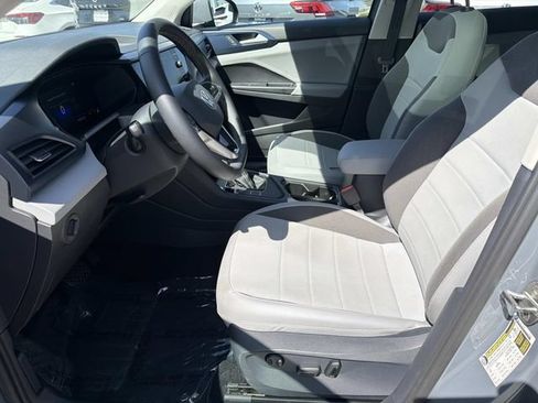 Used 2022 Volkswagen Taos SE w/ Panoramic Sunroof Package FWD image 13