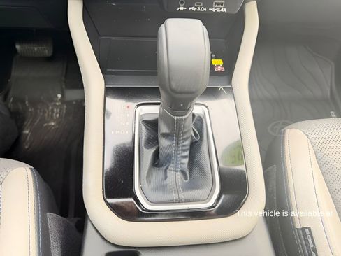 Used 2025 Subaru Forester Limited image 27