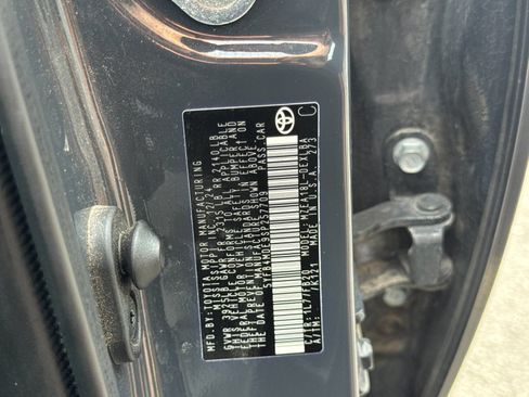 Used 2025 Toyota Corolla LE FWD image 30