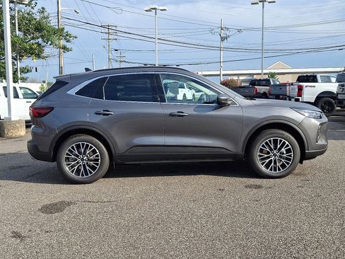 New 2025 Ford Escape Plug-in Hybrid w/ PHEV Premium Package image 8