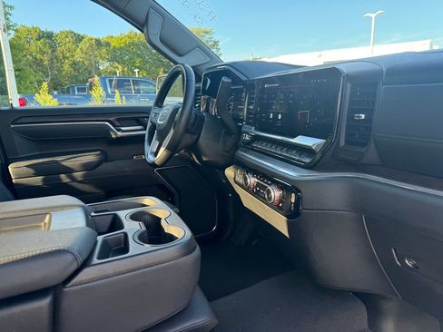 Used 2025 GMC Sierra 1500 SLT AWD/4WD image 25