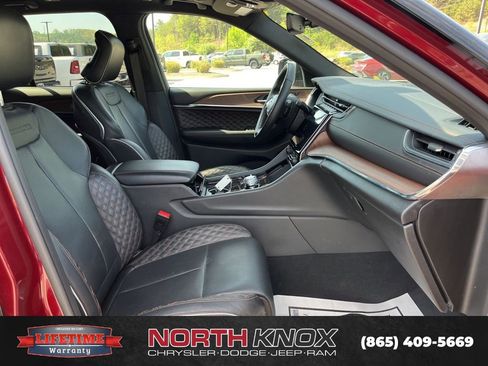 Used 2025 Jeep Grand Cherokee Summit image 8