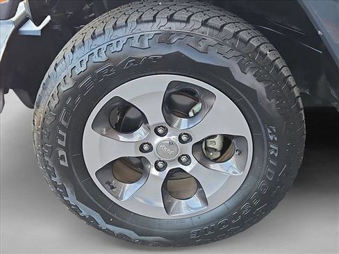 Used 2017 Jeep Wrangler Unlimited Sahara w/ Connectivity Group image 26