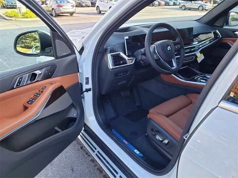 New 2026 BMW X5 xDrive50e image 9