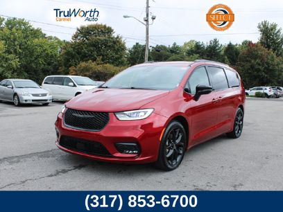 Used 2024 Chrysler Pacifica Limited w/ S Appearance Package