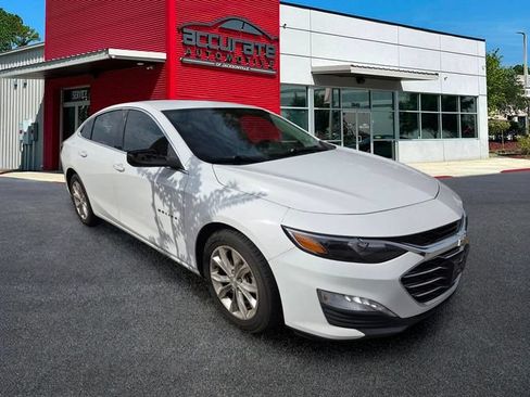 Used 2019 Chevrolet Malibu LT FWD image 2