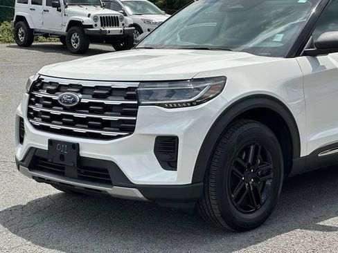 Used 2025 Ford Explorer Active AWD/4WD image 38