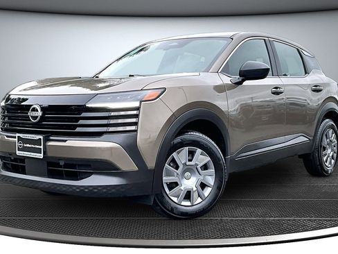 Used 2025 Nissan Kicks S image 3