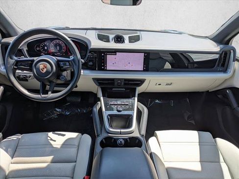 Used 2024 Porsche Cayenne AWD/4WD image 18