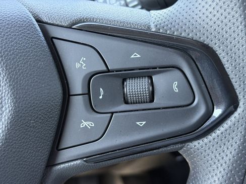 Used 2025 Chevrolet Trax LT FWD image 16