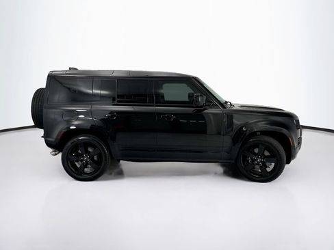 Used 2022 Land Rover Defender 110 V8 AWD/4WD image 4