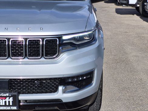 Used 2023 Jeep Wagoneer 4WD image 10