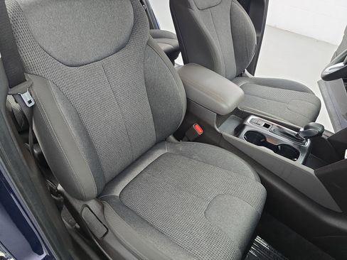 Used 2020 Hyundai Santa Fe SE image 10