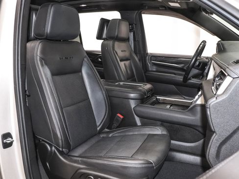 Used 2021 GMC Yukon Denali w/ Denali Premium Package image 29