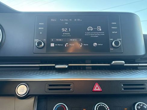 Used 2024 Kia Carnival LX image 22